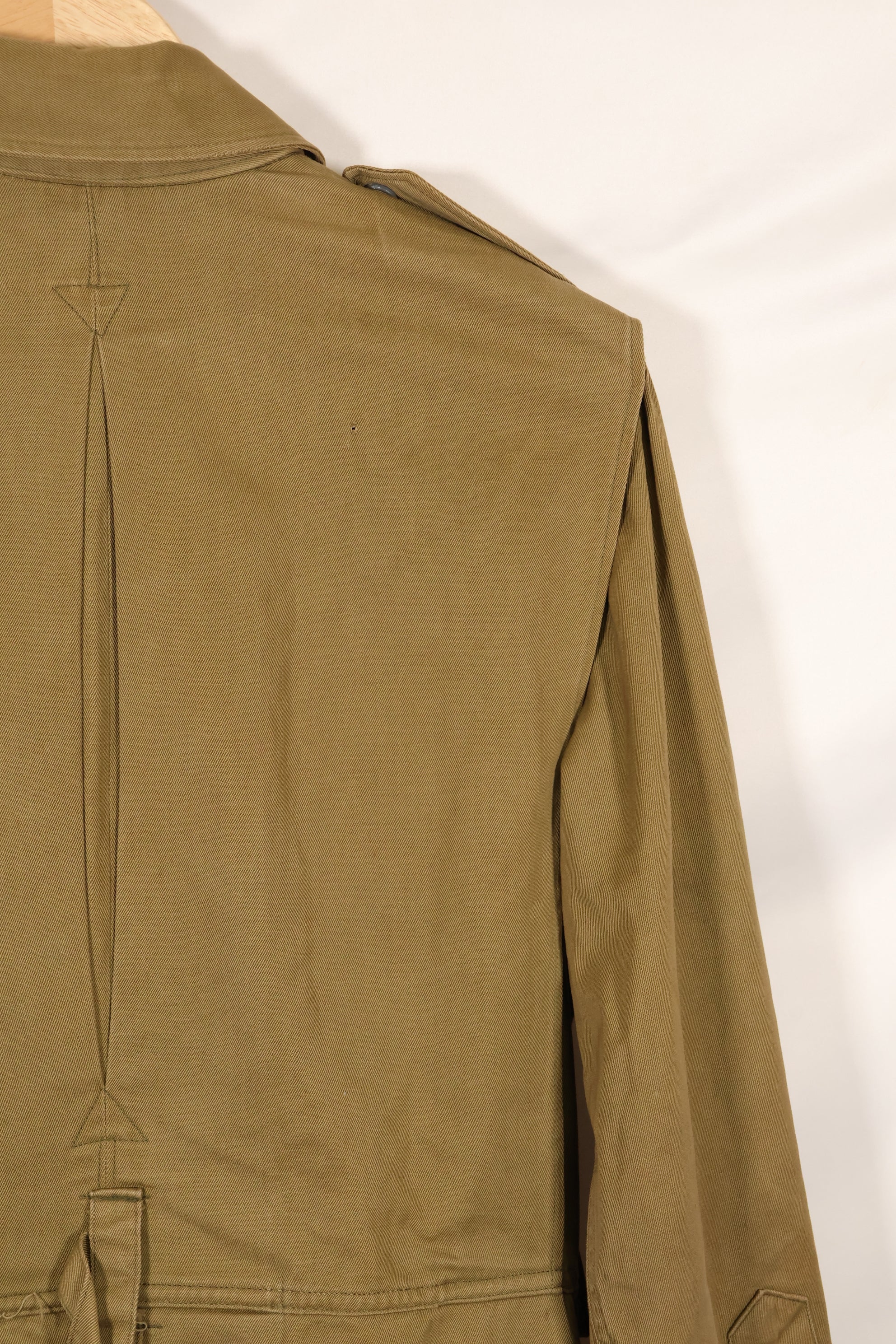 Real 1940s size 38 M1942 Airborne jump jacket, little soiling, belt missing, used.