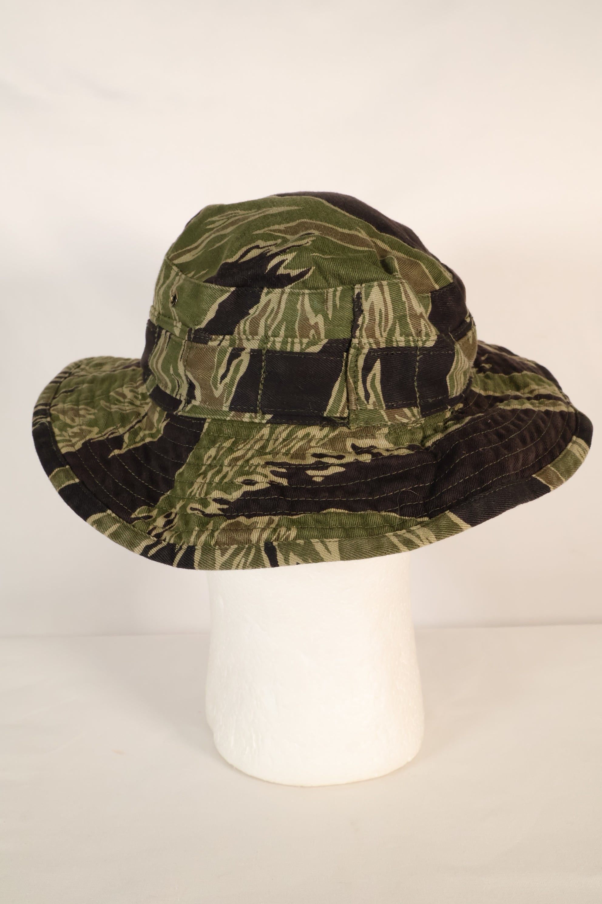 1960s, estimated size M, sewn in Okinawa, CISO cut, Okinawa Tiger boonie hat, used.