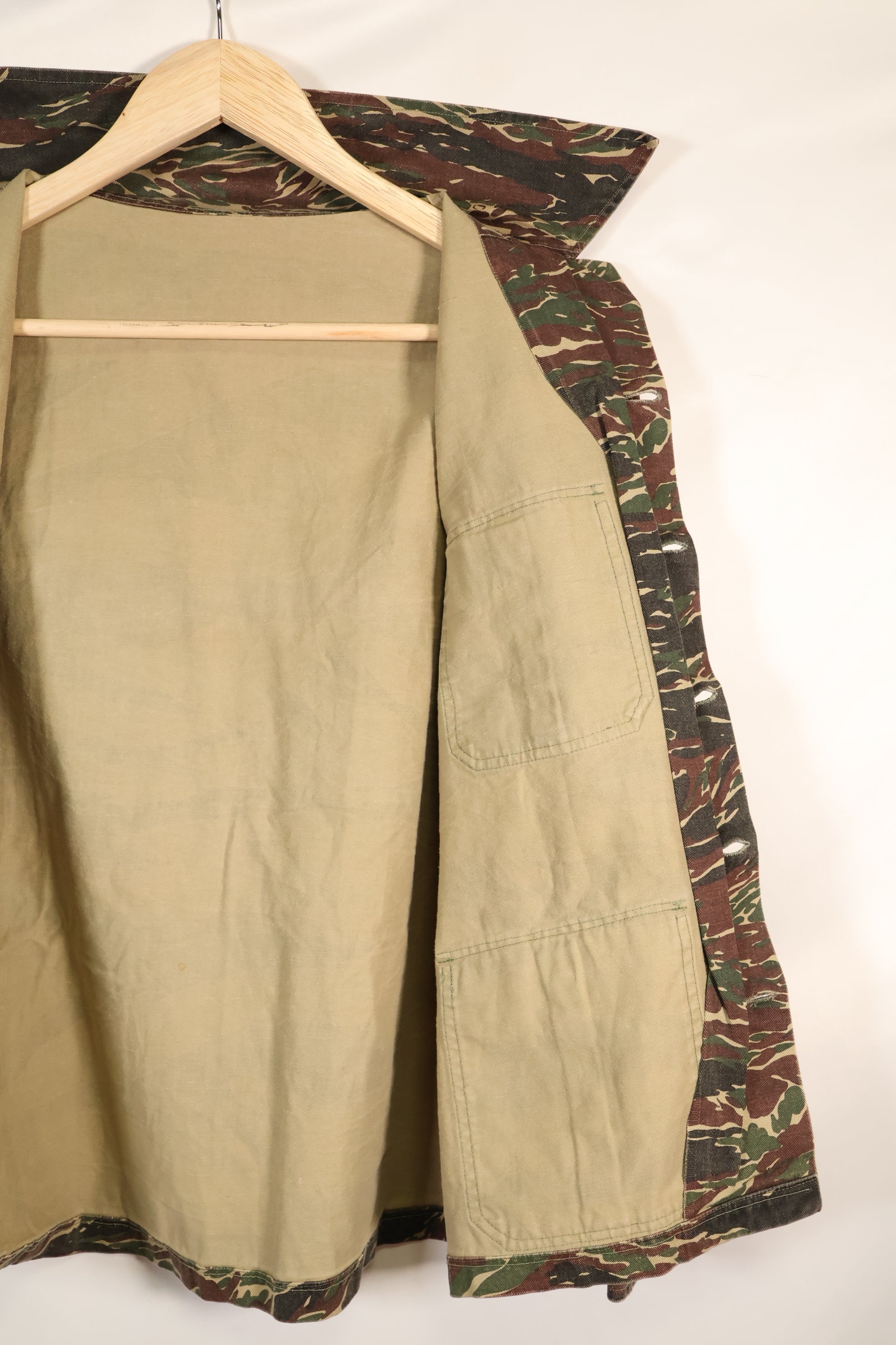 1970s Silver Tiger Tiger Stripe Shirt Tie Tiger 4 Pockets Used