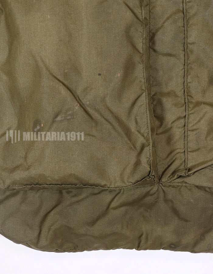 Original U.S. military release, 80's, helmet bag, poor condition, stained, age tag unreadable.