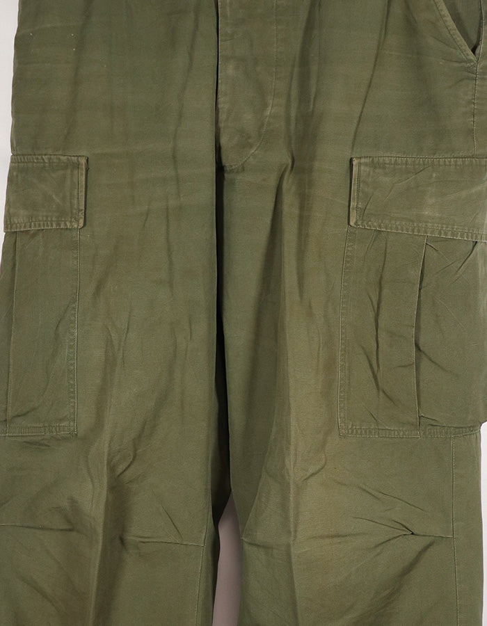 Real 1967 Poplin jungle fatigues pants, used, button damaged.