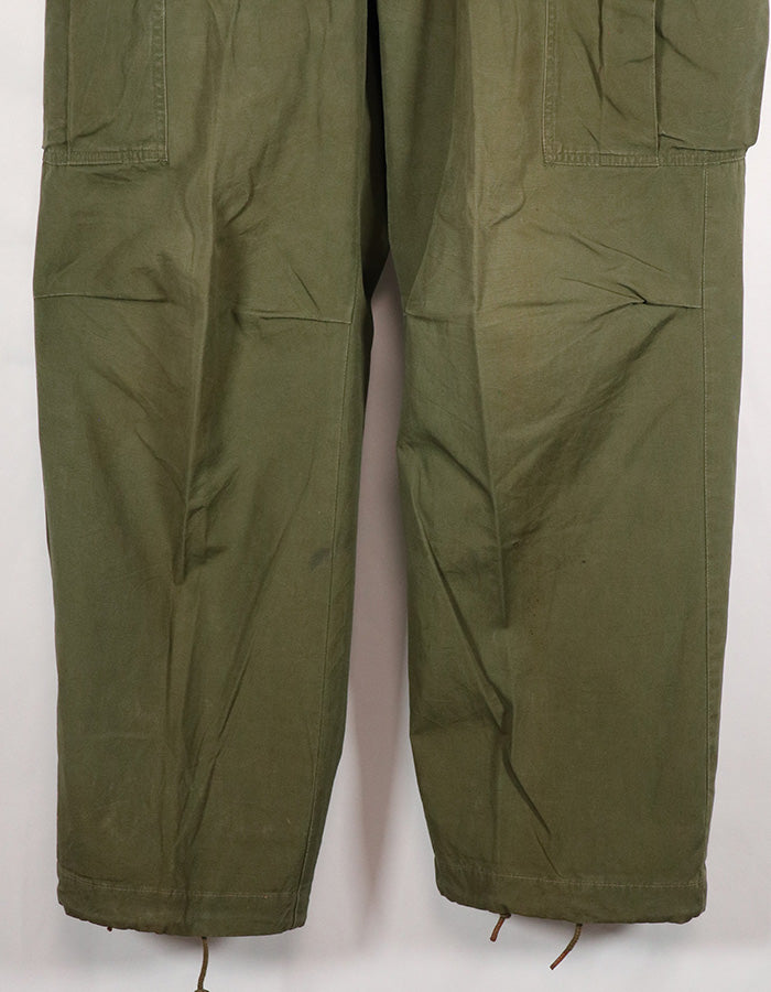 Real 1967 Poplin jungle fatigues pants, used, button damaged.